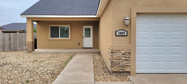 Foto del edificio - COLLEGE PARK HOME WITH 3 CAR GARAGE