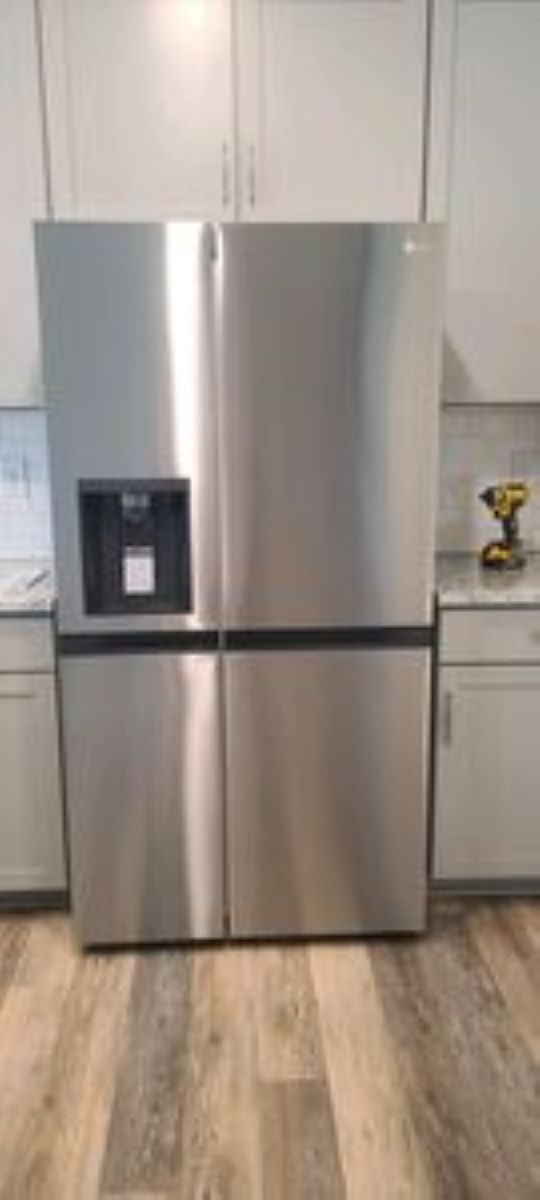 Refrigerator - 8018 Saluda Dr