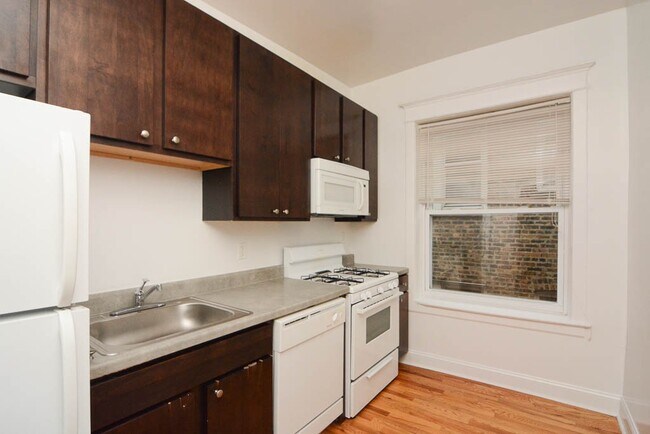 Foto del edificio - 1524 N Kedzie Ave