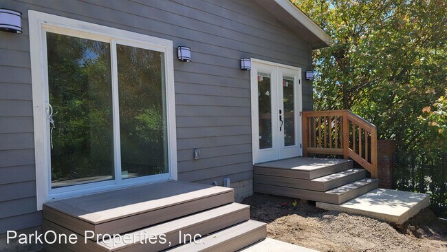 Building Photo - 2 br, 1 bath House - 1023 Timothy Ln A