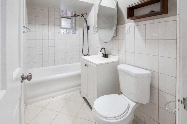 Foto del edificio - Spacious 3-Bedroom, 2-Bathroom Duplex in Avondale