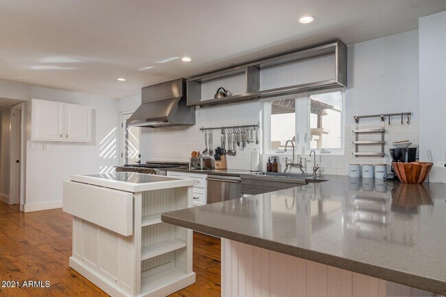 Foto del edificio - 5327 E Orchid Ln