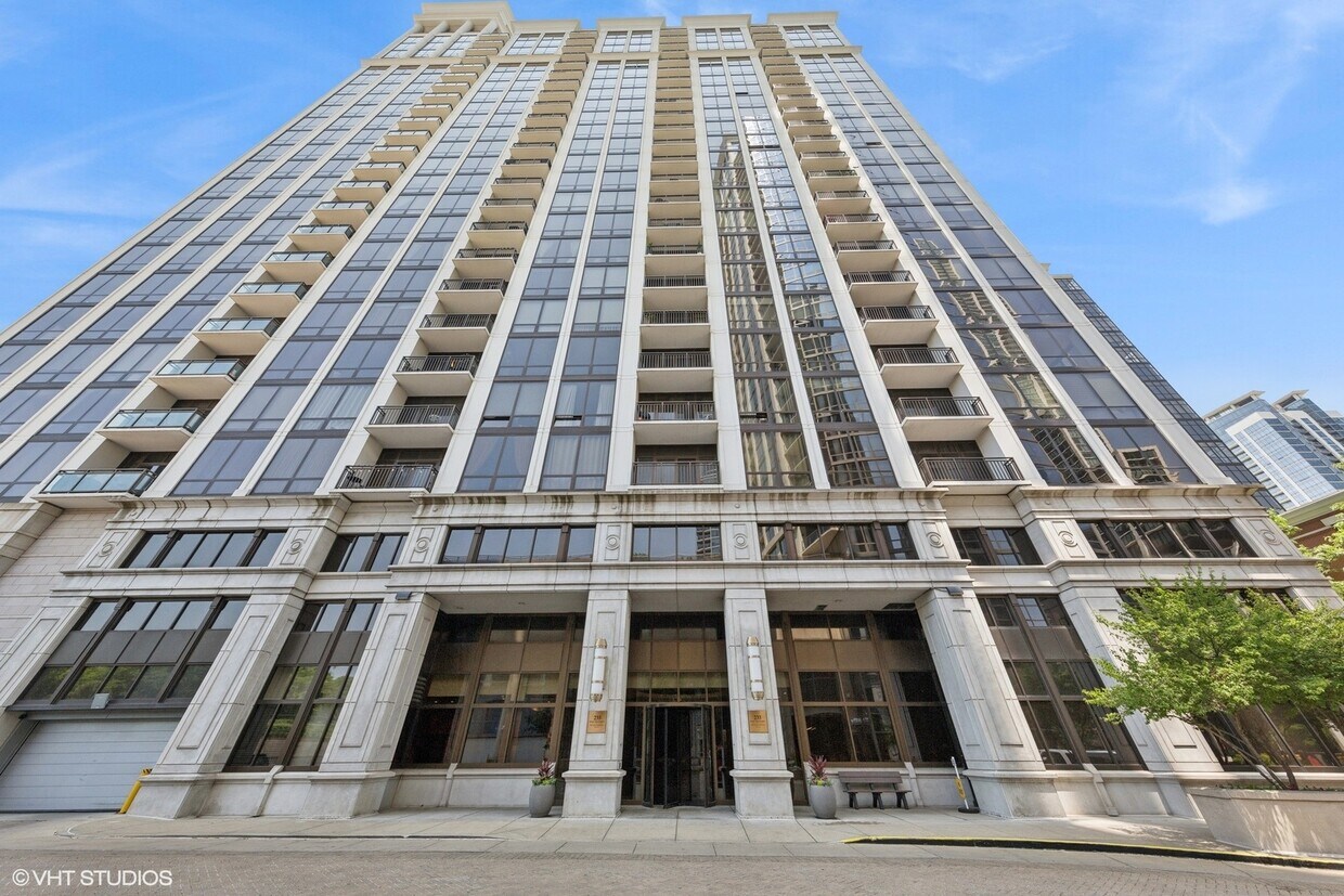 Foto principal - 233 E 13th St