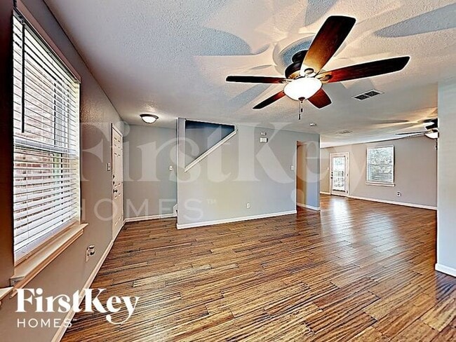 Building Photo - 1912 Lariat Dr