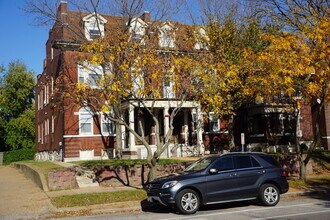 Building Photo - 2027 Russell Blvd