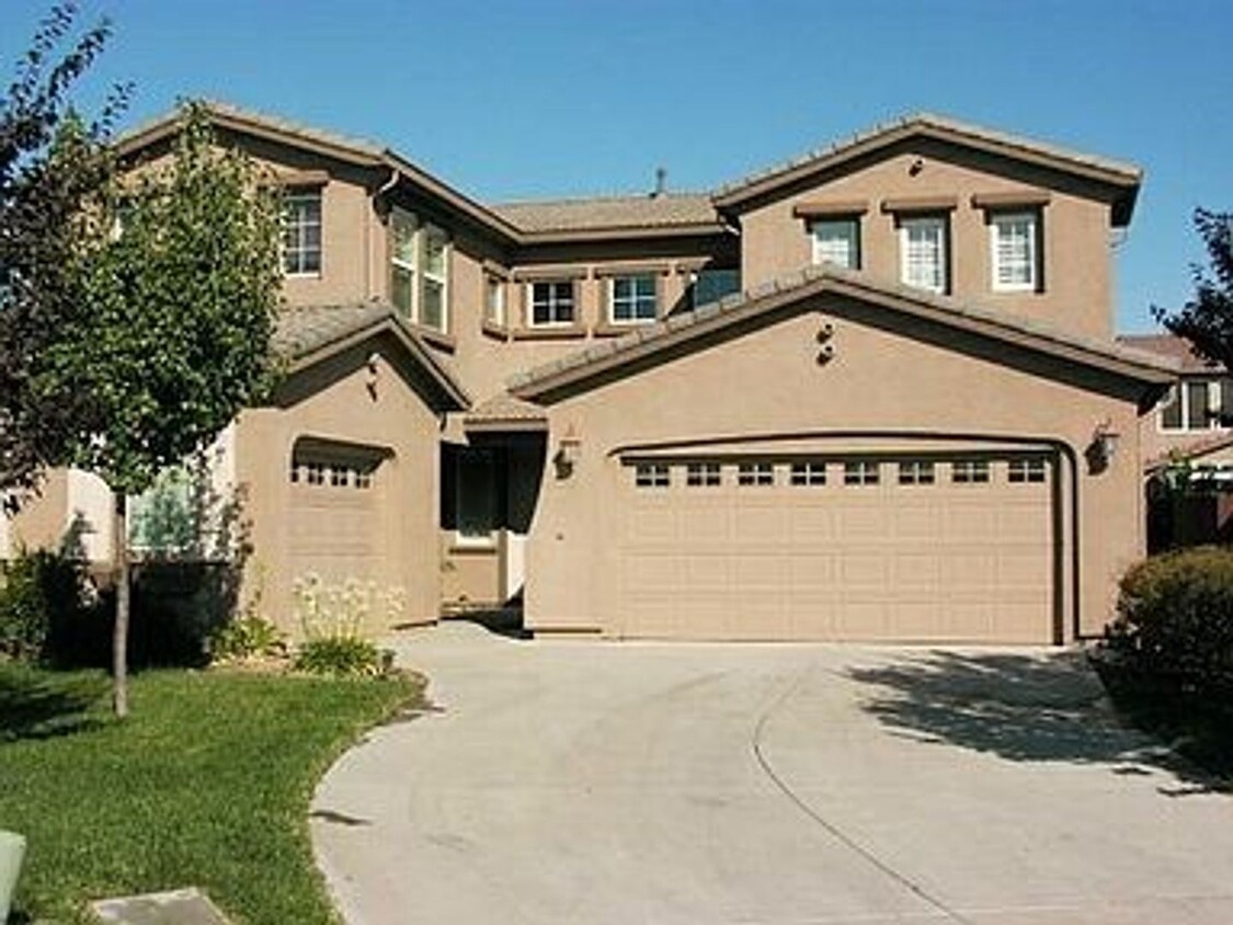 Foto principal - Nice 4 bedroom home located near Franklin ...