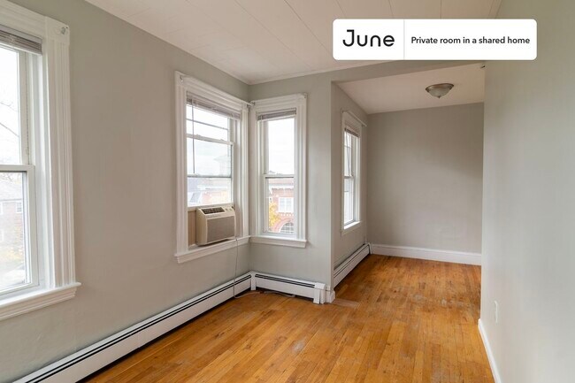 Building Photo - Room in Shared 4 bed/1 bath home