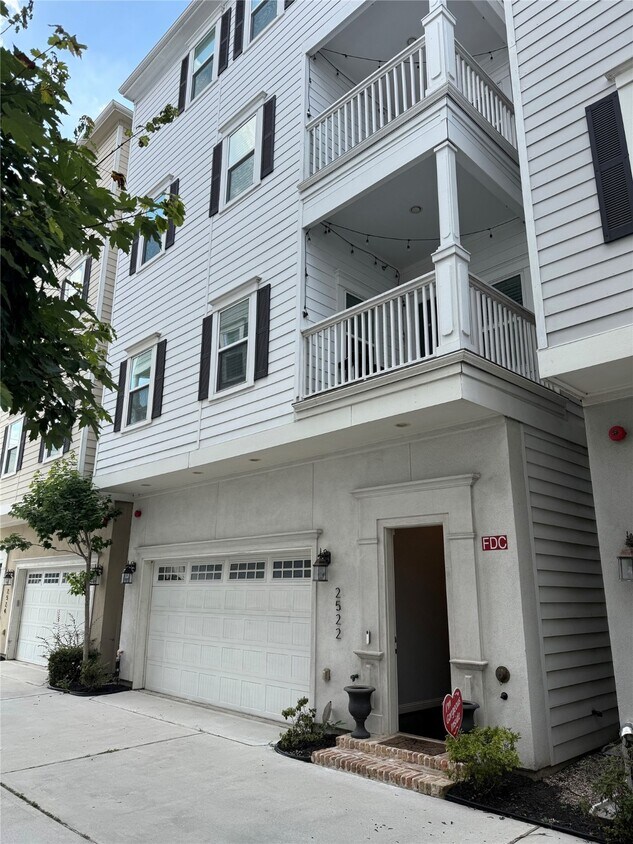 Foto principal - 2522 Hutchins St