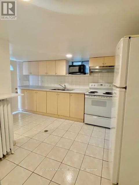 Building Photo - 56 Markham St