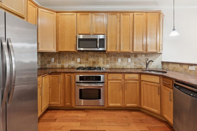 Building Photo - Beautiful 3 bedroom house