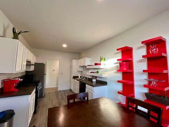 Foto del edificio - 1682 Fredericksburg Ln