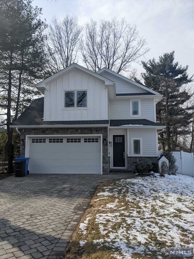Primary Photo - 11 N Browning Ave