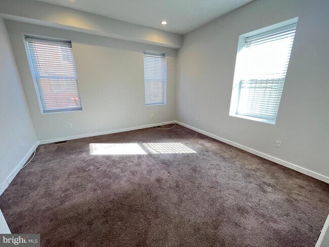 Foto del edificio - 933-35 Belmont Ave