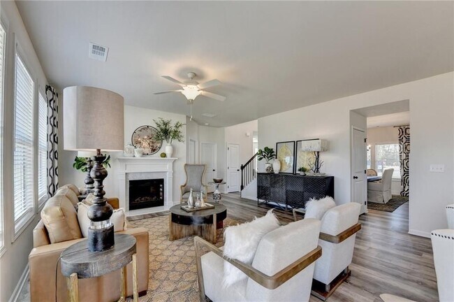 Building Photo - 326 Rodeo Dr