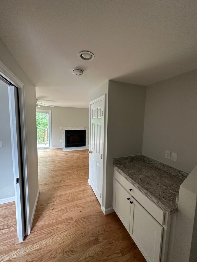 Foto del edificio - 98 Henry Law Ave