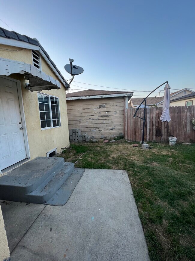 Building Photo - 5471 Lemon Ave