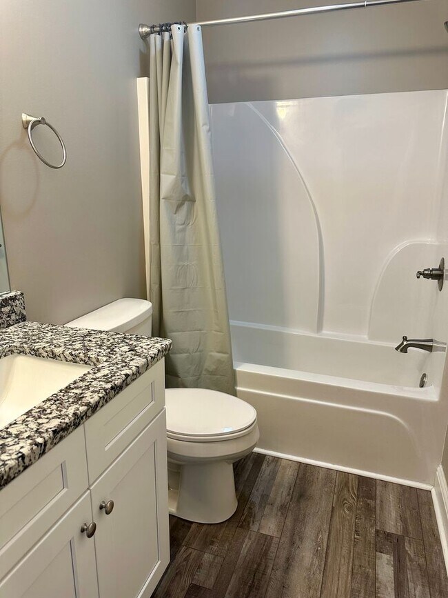 Foto del edificio - New construction 3 bedroom 2 bath