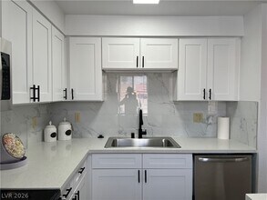 Building Photo - 5080 Indian River Dr