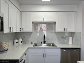 Building Photo - 5080 Indian River Dr