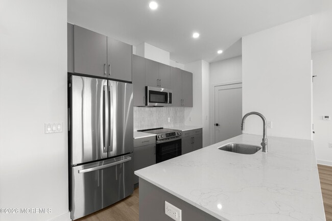 Building Photo - 180 Morris Ave