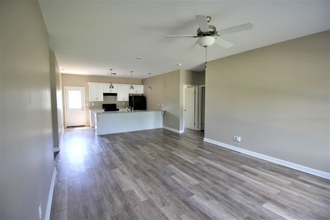 Building Photo - 216 Fern Bank Dr