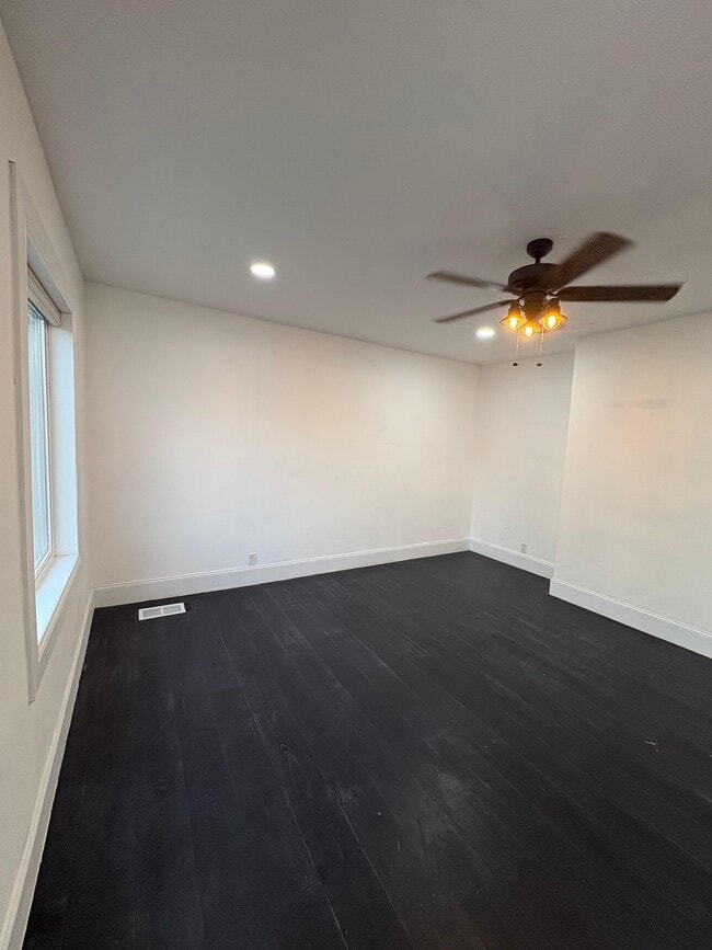 Building Photo - 230 E 10th St