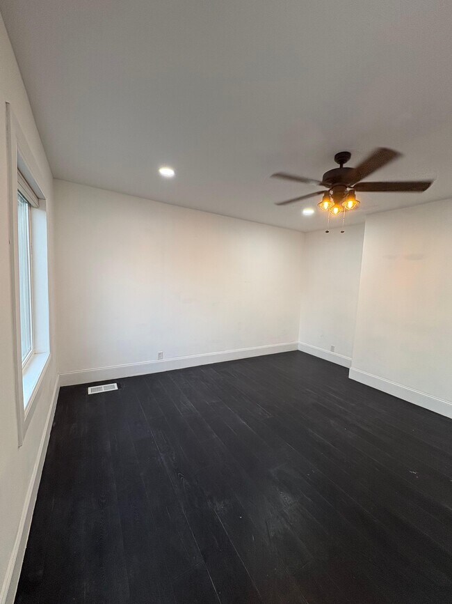 Foto del edificio - 230 E 10th St