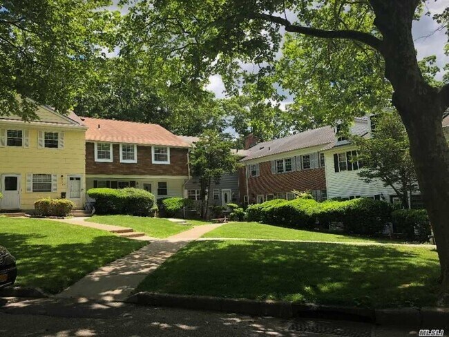 Building Photo - 705 Townehouse Dr