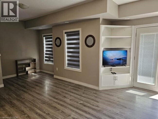 Photo du bâtiment - 1110 Fairway Rd N