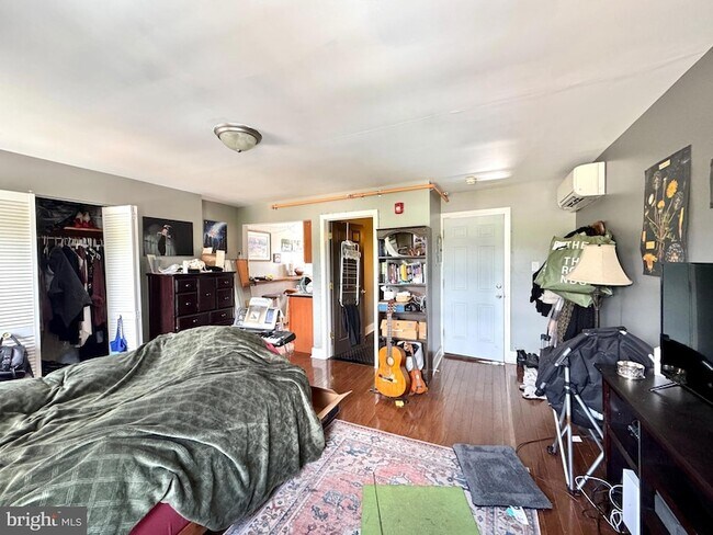 Foto del edificio - 2228 Fairmount Ave
