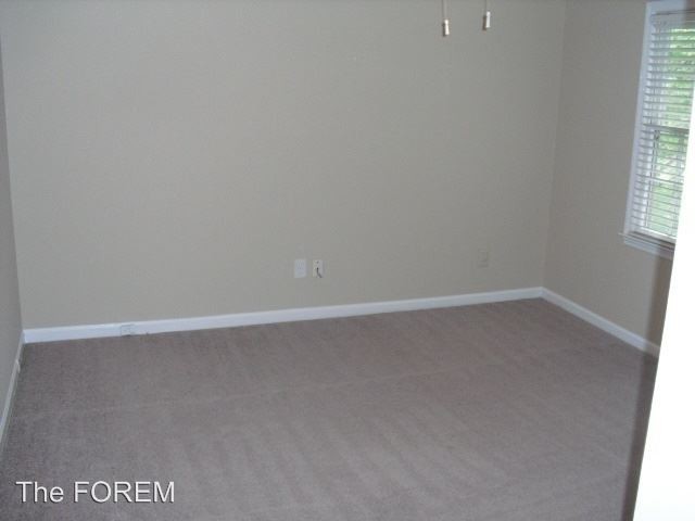 Foto del edificio - 4 br, 3.5 bath House - 2457 N. Forest Dr