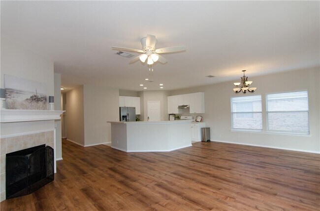 Foto del edificio - 8017 Brienne Dr