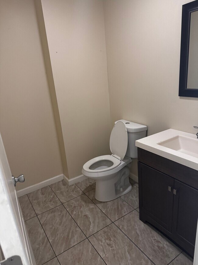 1/2 Bathroom - 96 Manhattan St