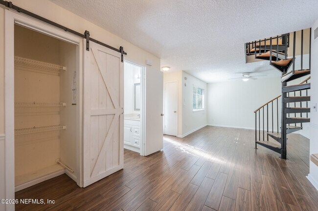 Foto del edificio - 597 Sturdivant Ave