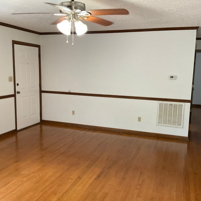 Building Photo - 3892 English Oak Dr