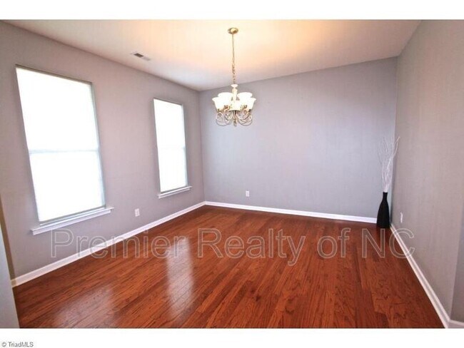 Foto del edificio - 185 Parkview Ln