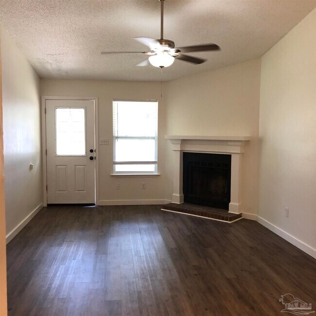 Foto del edificio - 5920 Mona Ln