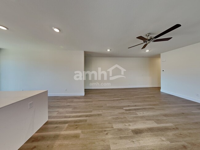 Building Photo - 846 English Primrose St