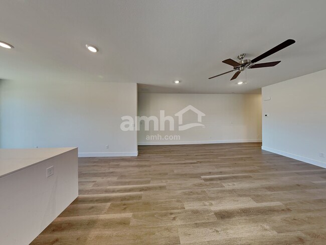 Foto del edificio - 846 English Primrose St