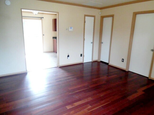 Foto del edificio - Great Curb Appeal, Location, and Price!