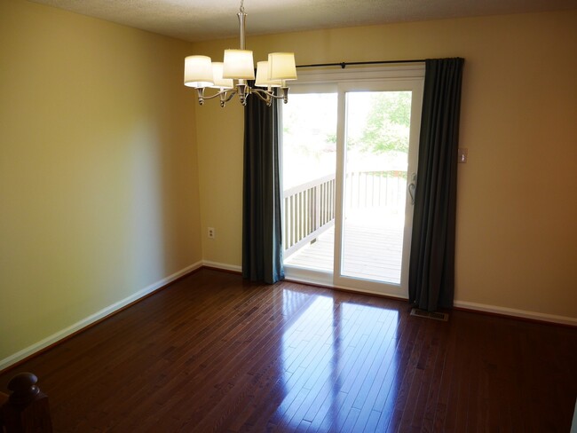 Building Photo - 3 Bedroom Townhouse- Owings Mills, MD