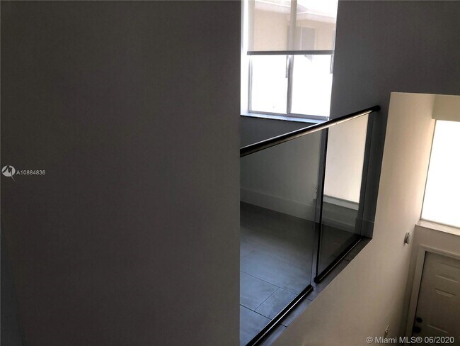 Foto del edificio - 21300 NE 8th Ct