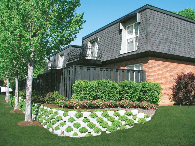 Building Photo - Beau Jardin