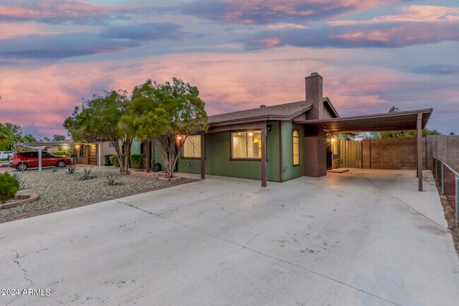Foto del edificio - 3647 E Willow Ave