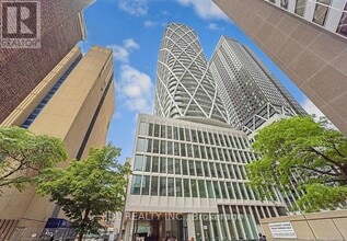 Building Photo - 230 Simcoe St