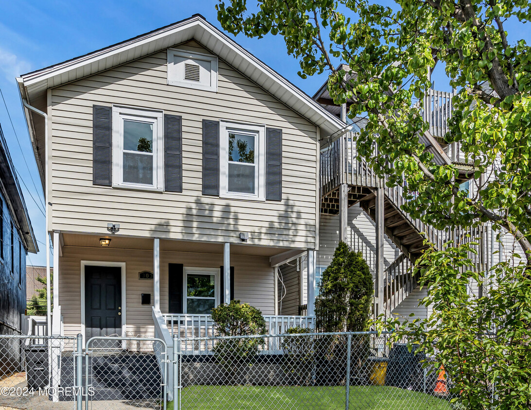 Foto principal - 303 Comstock St