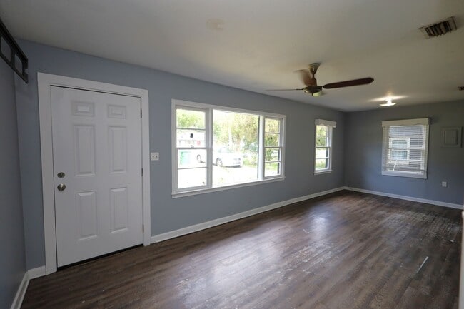 Foto del edificio - 751 E Brookwood Pl