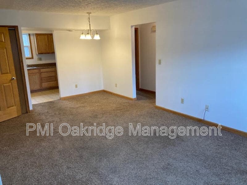 Primary Photo - 1112 W Main St