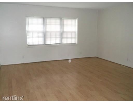 Foto del edificio - 3 br, 2 bath  - 215 Lake Shore Rd
