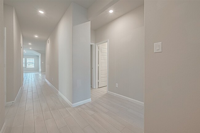 Building Photo - 331 Hbr Frst Ln